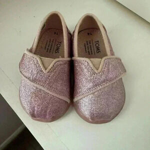 TOMS | Tiny Alpargata Pink Glitter Size T4 Walkers Baby Toddlers Mommy and Me